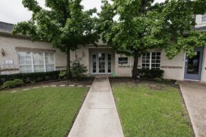 Front of Let'sTalk! Counseling building